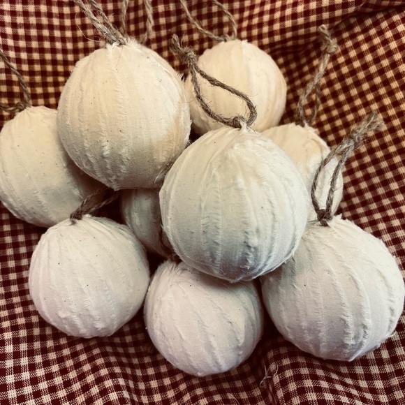 10 Primitive SNOWBALL RAG BALLS Christmas Ornaments farmhouse handmade decor - Picture 8 of 12